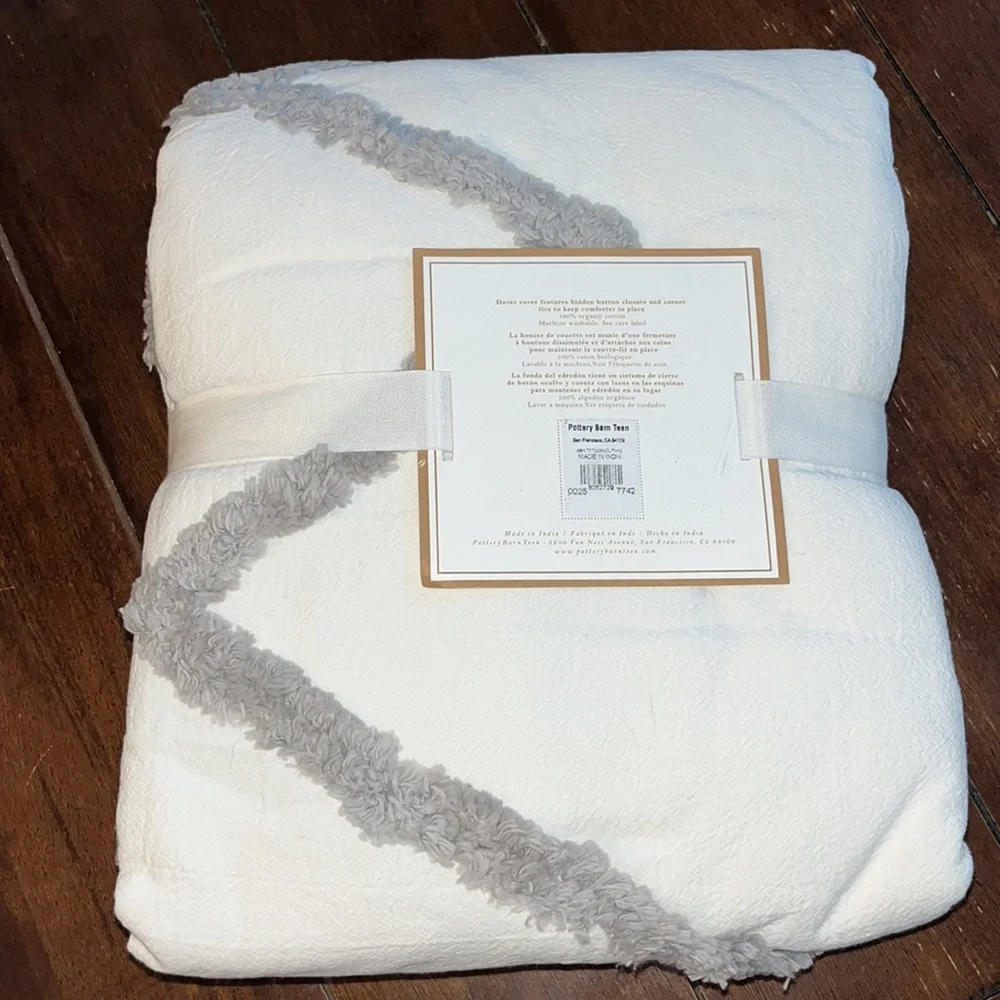 Pottery Barn Ashlyn Tufted Organic Duvet Cover Twin NWT